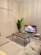 Spacious 6BR Family & Group Home Garden & Parking Sleeps 10