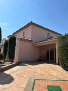 La Pink House Family