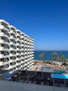 Newly Renovated Private Suite Beachfront & Steps to the Marina