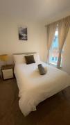 En-suite double room on riverside of Canada Water