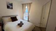 En-suite double room on riverside of Canada Water