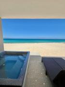 Beachfront Luxury Condo Private Jacuzzi Ocean Views