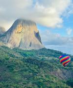 Apto completo no Vista Azul - Varanda com vista da Pedra Azul
