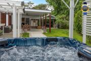 Callala Bay Gem - Jervis Bay - Pet Friendly Getaway with Spa