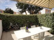 Charmant T2 RDC avec cour, proches commerces et plage, parking et animaux admis - FR-1-777-26