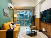 Spacious 1BR with 300MBPS Internet near High Street BGC