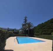 Charming 2 bedroom with sea view, pool and parking