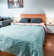 Spacious and Comfy Apartment, 15 Mins from Airport, 17 Minutes to City Center