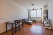 Sunny 1BDR Apartment near Center