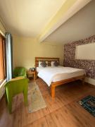 Chandra homestay kainchi dham