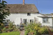 Thatched Cottage & Tranquil Gardens Gated Parking