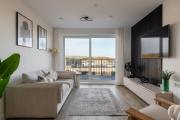 Modern Canal-Side Apartment in Milton Keynes