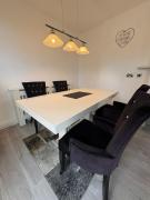 Betto 3 bedroom stylish house! Sleeps 6