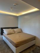 Cozy Modern Apartment Staycation Spot