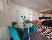 Stunning Flat Near Queen Elizabeth Park