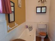 Cosy Bath-tub Ensuite