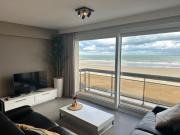 Modern appartement met frontaal zeezicht te Westende