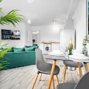 Modern 2 Bed Apartment - Strong WI-FI - Parking 55C