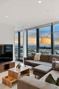 Skyline City Views with 75 Inch TV & Pool Gym Sauna