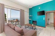 Coastal Penthouse, Private Pool and Stunning Sea Views