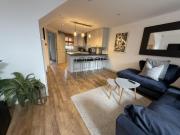 Cosy 4BR house, West Didsbury, bars and restaurants close by, Free Parking, Sleeps 8