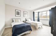 Modern 4BR Home in SE3 near North Greenwich and Kidbrooke Station Sleeps 7