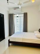 Bright 3-Bed Flat with Balcony with Great Value