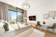 VayK - Bright Studio Overlooking The Canal in Business Bay
