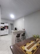 Casa sobreposta da Treze - 600m da Praia - Guarujá Enseada