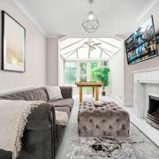 Stylish 3 Bedroom House - Pool & Tennis Table - Garden - Off Street Parking 782S