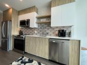 Bright 1 BR with patio and 6 app