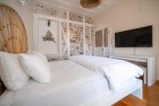 MINIQ HOMES 101 - Near Sea Foça Center 2BR Historic Stone House