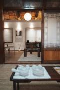 Private hanok with Courtyard for 7, Central Busan, 10 min to metro