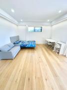 Master room with Ensuite Near Train Station Airport