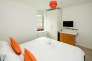 Central London Gem: Modern 1BD with Balcony