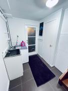 Quiet 3BR Family Home with Parking South Auckland