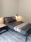 American Roadhouse Hotel and Restaurant