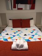 Cozy 1 Bed Apartment - 2 Min to Queen VIC Market