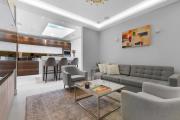 Elegant and Spacious Apartment in Prime London Elegant and Spacious Apartment in Prime London