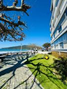 Apartamento pé na areia com vista para o mar