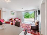 Uk46790 - Orchard Retreat