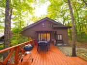 遥かなる那須高原, 鬱蒼とした森, 広いデッキでBBq, 焚火, 敷地内の小川