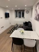 Lovely 2 BHK Flat for 6 - London