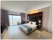 Hotel Seafaceing Golden- Palace - Swimming Pool and Private Beach Facilities