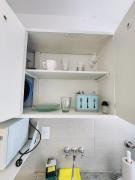 Monoambiente y sala de estar con garage