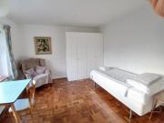 Homestay with calm laptop-friendly rooms - close to beach