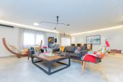 Luxury central Apartment - 3BR - Flipper - Parking