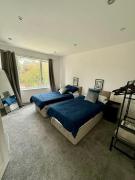 Contractors - Families - FREE Parking - QMC