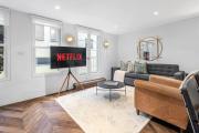 Contemporary 2-Bedroom Escape in Notting Hill