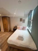 Studio Flat Close to Queen Square - Flat 4B